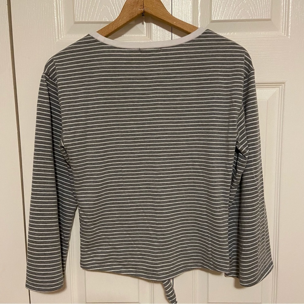 Dex Tie Front Bell Sleeve Grey And White Striped Crop Top Medium - Picture 9 of 15